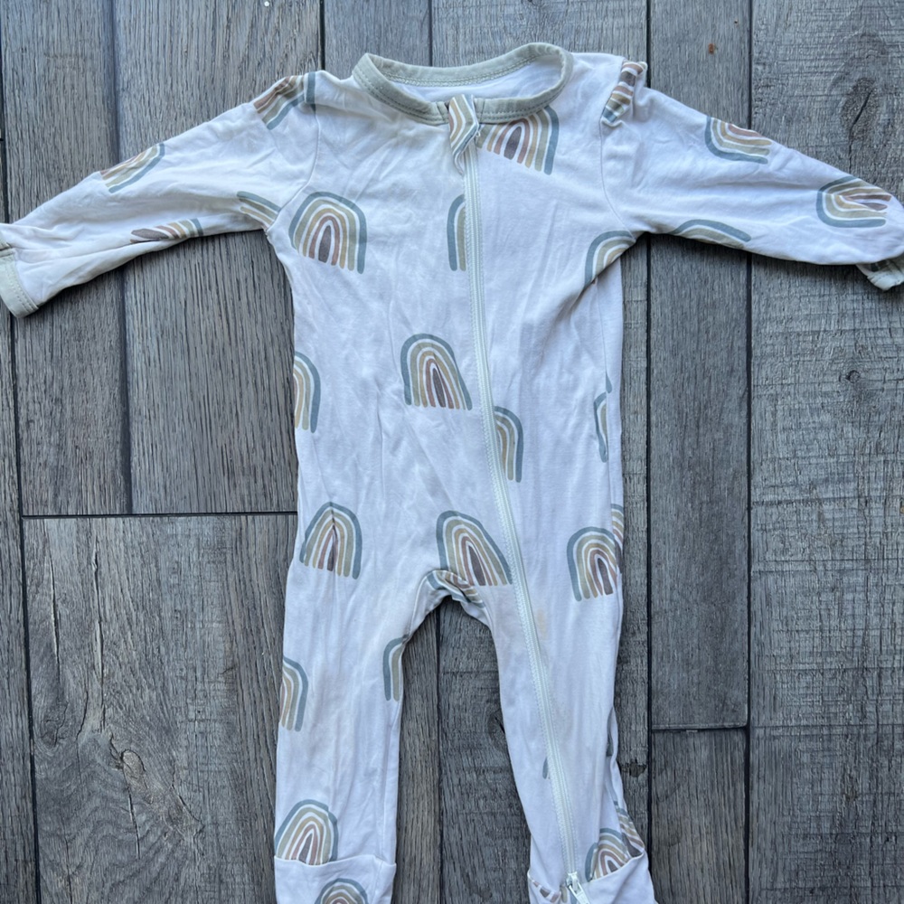 Kyte baby aloe rainbow 3-6 romper